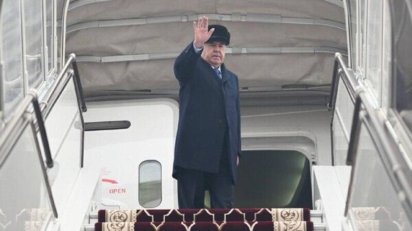 Эмомали Рахмон отбыл в Россию для участия в неформальной встрече глав стран СНГ, сообщили в пресс-службе президента республики - Sputnik Тоҷикистон