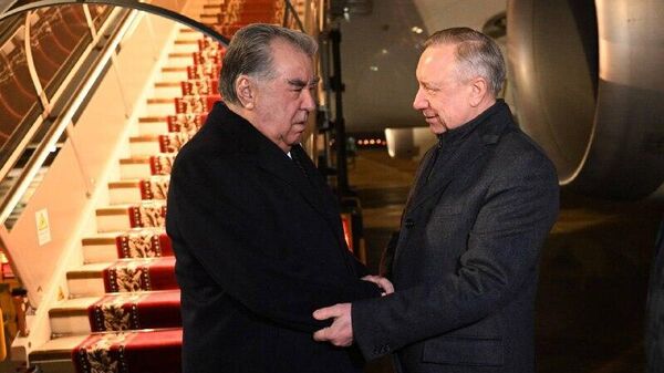 Рахмон прибыл в Санкт-Петербург на неформальный саммит СНГ - Sputnik Таджикистан