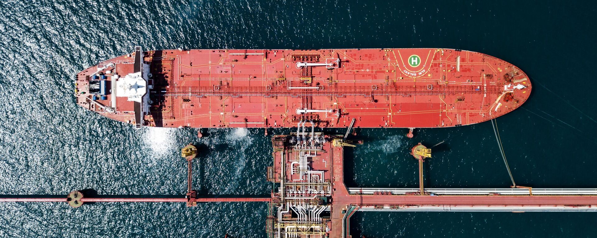 Танкеры с нефтью в Краснодарском крае. Иллюстративное фото - Sputnik Таджикистан, 1920, 23.12.2025