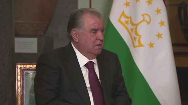 Эмомали Рахмон поблагодарил Владимира Путина за тщательное и полноценное расследование убийства таджикского мальчика в Одинцово - Sputnik Таджикистан