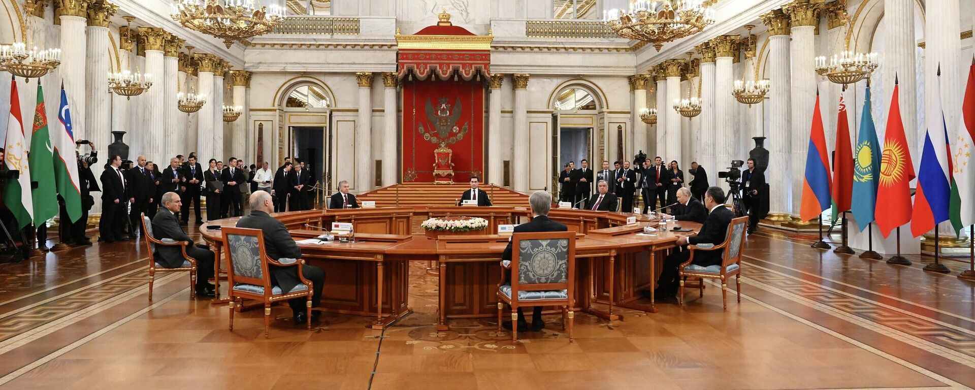Неформальная встреча лидеров стран СНГ в Санкт-Петербурге - Sputnik Таджикистан, 1920, 22.12.2025