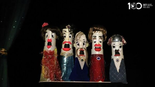 Новогоднюю сказку для малышей в Душанбе подарил театр Лухтак и Русский дом - Sputnik Таджикистан