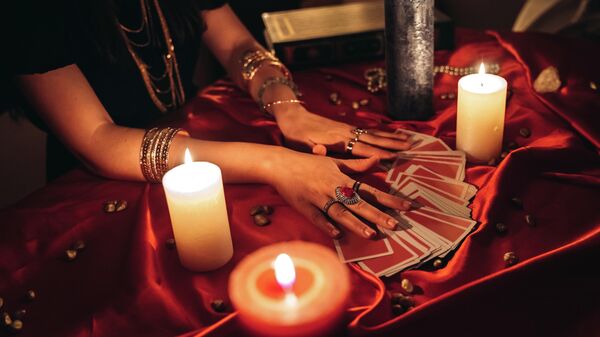Гадание на картах. Иллюстративное фото - Sputnik Таджикистан