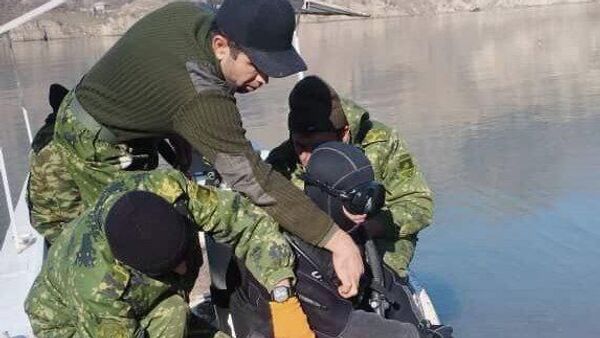 Лодка с 7 пассажирами перевернулась в Нуреке, трое утонули - Sputnik Таджикистан