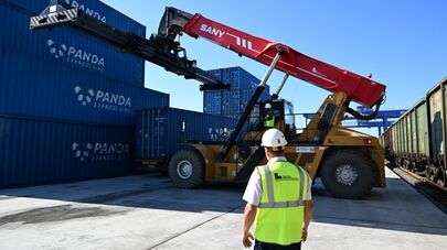 Контейнерная площадка на территории мультимодального транспортно-логистического центра "Артем" в Приморском крае.