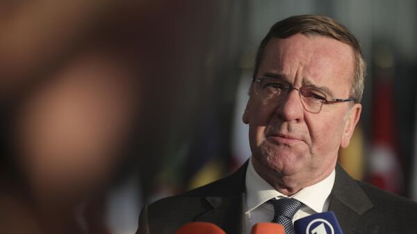 Министр обороны Германии Борис Писториус на встрече министров обороны НАТО - Sputnik Таджикистан