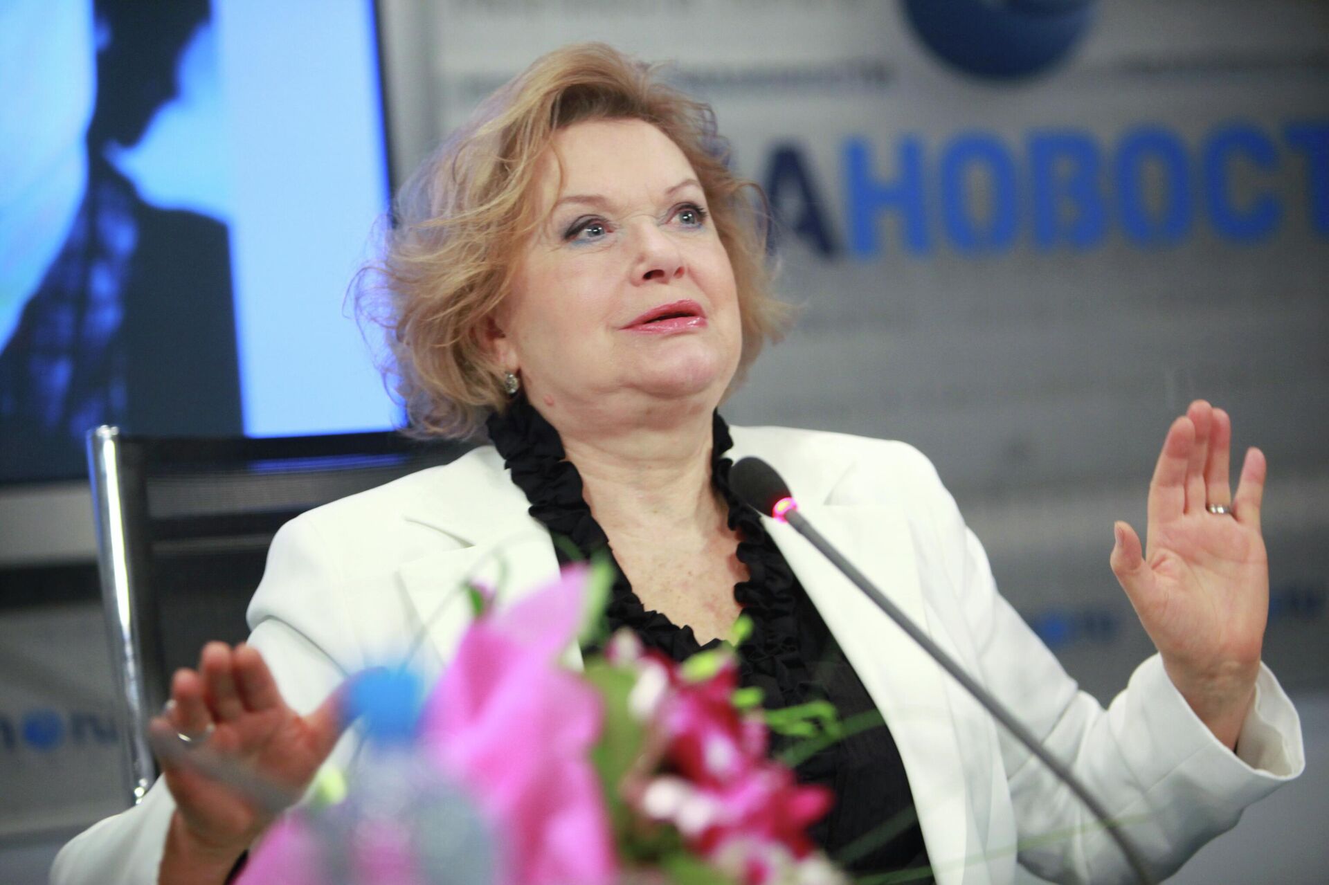 Народная артистка РФ Валентина Талызина в Российском агентстве международной информации РИА Новости на пресс-конференции, посвященной 75-летию всенародно любимой актрисы театра и кино. - Sputnik Таджикистан, 1920, 26.12.2025