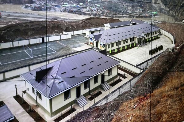 Командный пункт с учебными классами и наблюдательными вышками. - Sputnik Таджикистан