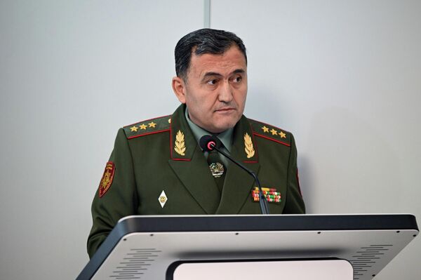 Эмомали Собирзода, министр обороны Таджикистана. - Sputnik Таджикистан