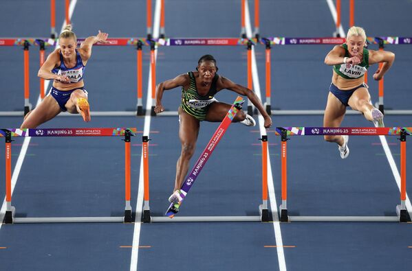 Дар нимфинали Чемпионати ҷаҳонии варзиши сабук-2018 дар Нанкинги Чин. Давидан ба масофаи 60 метр байни занон. - Sputnik Тоҷикистон