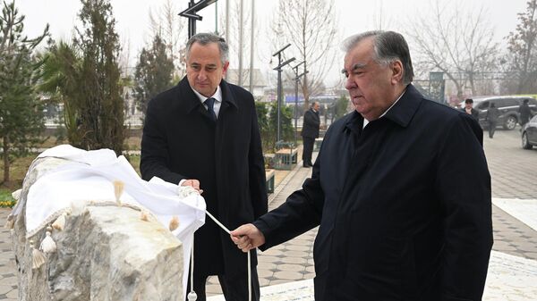 Эмомали Рахмон открыл среднюю школу № 53 в Джайхунском районе Хатлонской области.  - Sputnik Таджикистан