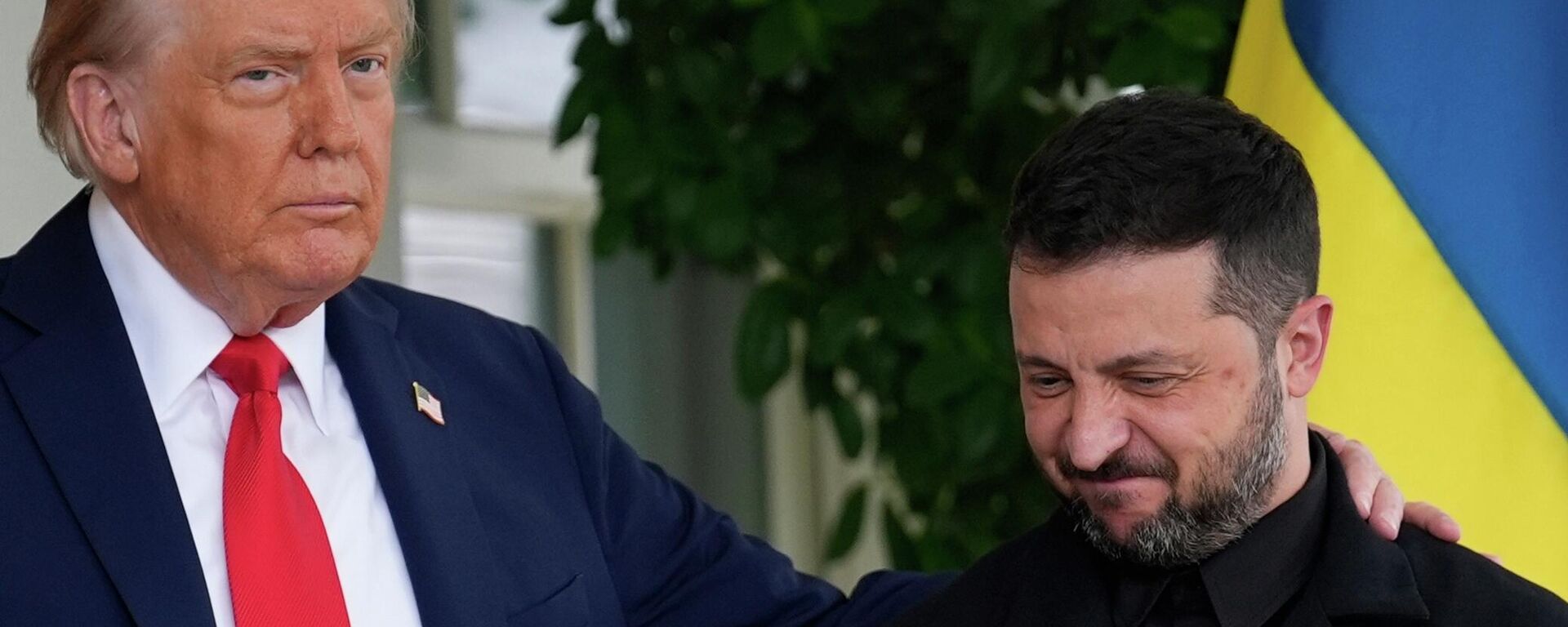 Президент США Дональд Трамп встречает в Вашингтоне Владимира Зеленского, прибывшего в США на встречу. - Sputnik Таджикистан, 1920, 26.12.2025