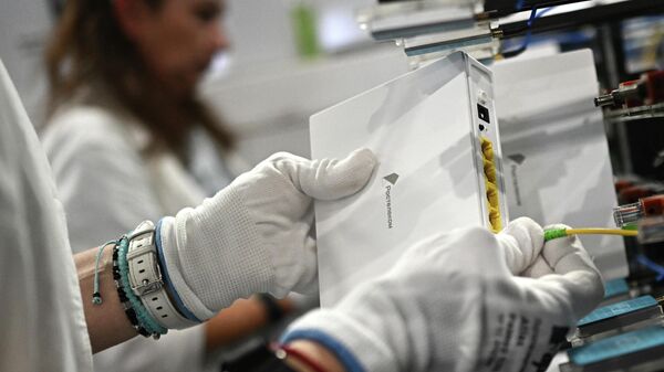 Производство роутеров на заводе Электра в Москве - Sputnik Таджикистан