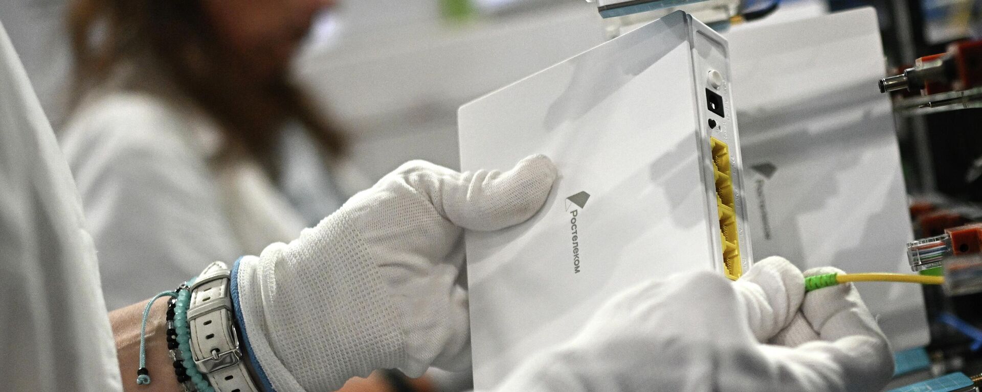 Производство роутеров на заводе Электра в Москве  - Sputnik Тоҷикистон, 1920, 27.12.2025