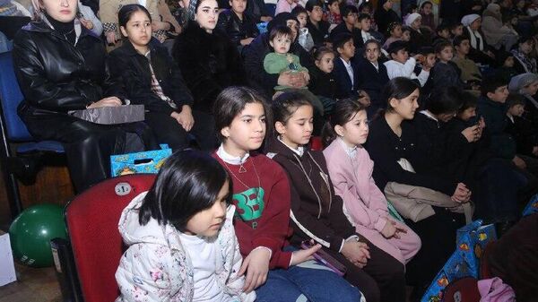 2026-й - год верности: в цирке Душанбе устроили настоящий праздник для ребят особых категорий - Sputnik Таджикистан