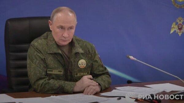 Путин дар яке аз нуқтаҳои фармондеҳии Гурӯҳи муттаҳидаи нерӯҳо ҷаласа баргузор кард, хабар дод Кремл - Sputnik Тоҷикистон