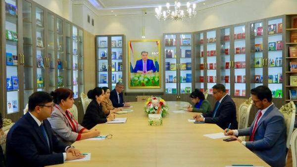 Таджикистан и Индия будут сотрудничать в сфере образования - Sputnik Таджикистан