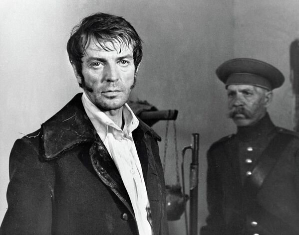 Олег Стриженов в роли Сергея Волконского в фильме Владимира Мотыля Звезда пленительного счастья - Sputnik Таджикистан