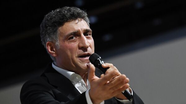 Режиссер Тигран Кеосаян во время премьеры своего фильма Крымский мост. Сделано с любовью! в концертном зале Зарядье в Москве, Россия - Sputnik Таджикистан