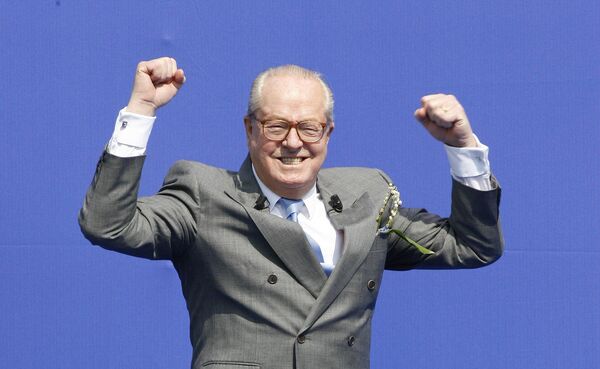 Французский политик Жан-Мари Ле Пен в Париже - Sputnik Таджикистан