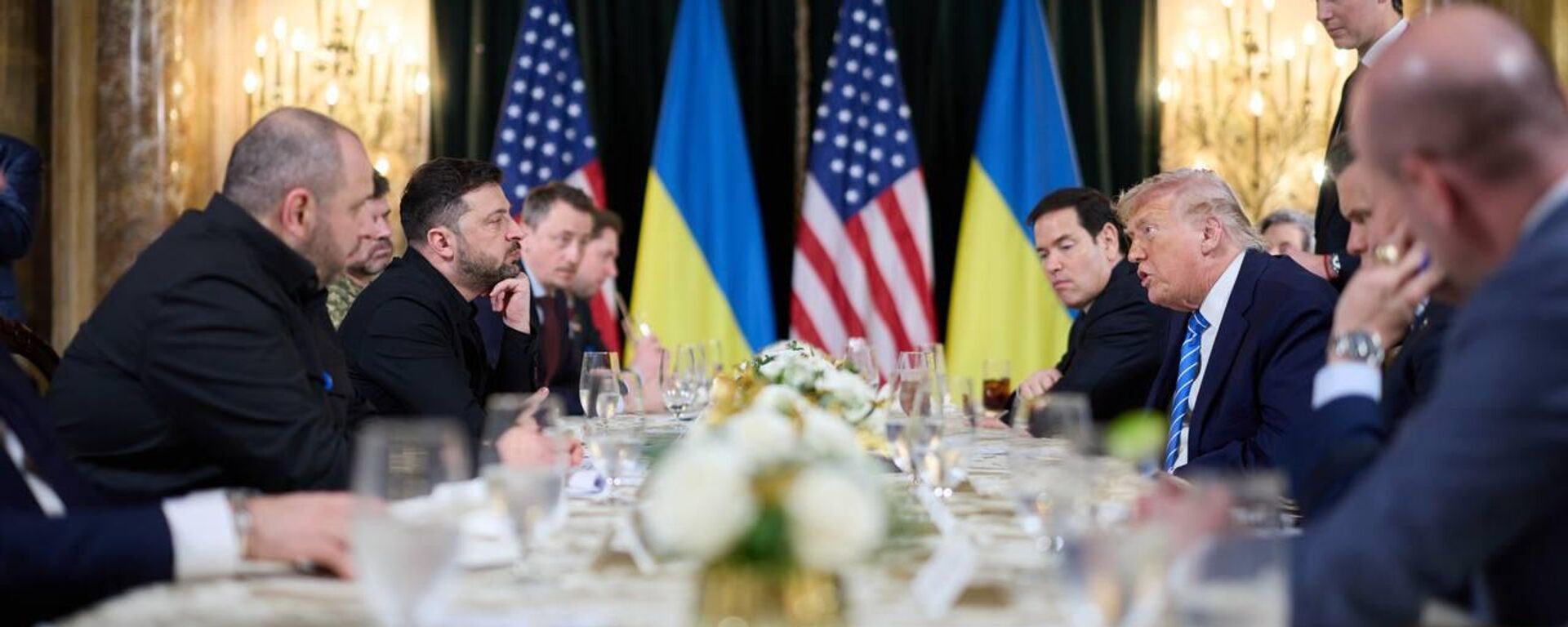 Встреча президента США Дональда Трампа и Владимира Зеленского - Sputnik Таджикистан, 1920, 30.12.2025