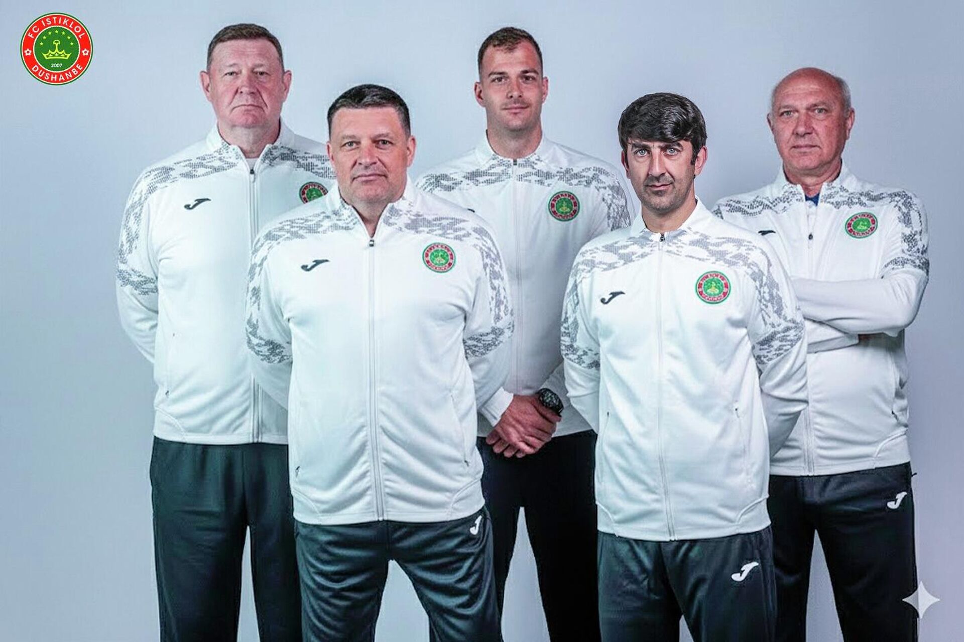 Тренерский штаб клуба Истиклол - Sputnik Тоҷикистон, 1920, 29.12.2025