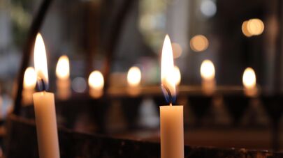 Горящие свечи