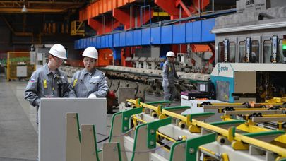 Производство бесшовных нержавеющих труб на предприятии CYBERSTEEL в Первоуральске