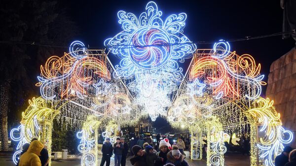 Новогодняя иллюминация в Алма-Ате.  - Sputnik Таджикистан