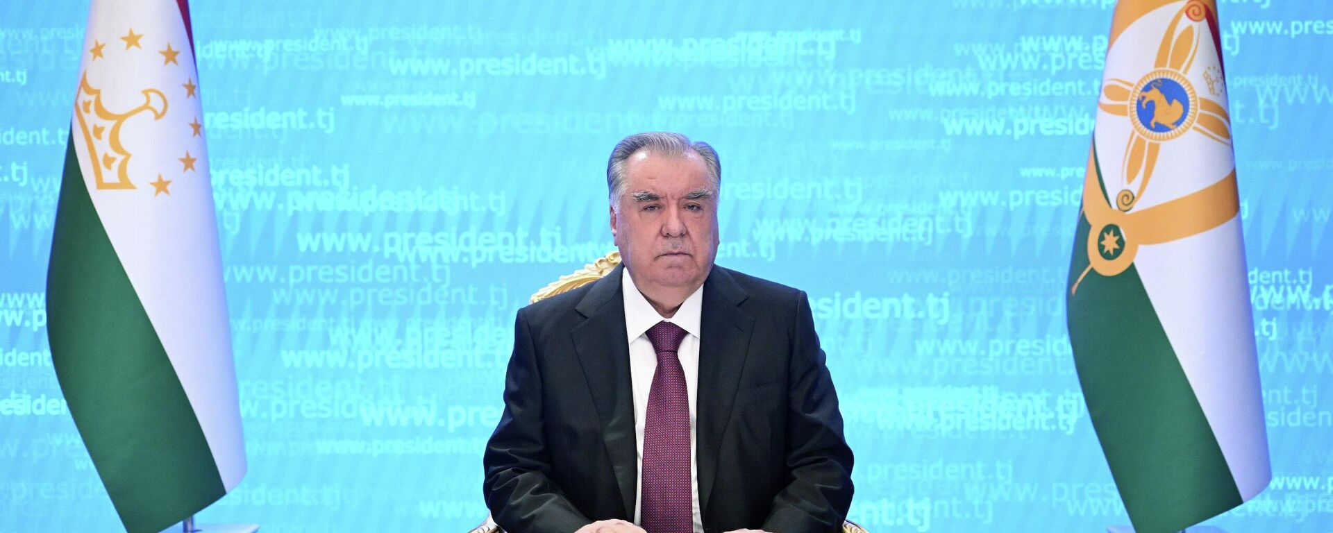 Навори паёми солинавии Эмомалӣ Раҳмон  - Sputnik Тоҷикистон, 1920, 31.12.2025