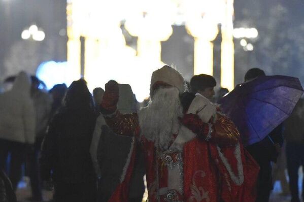 Пришел и главный новогодний волшебник. - Sputnik Таджикистан