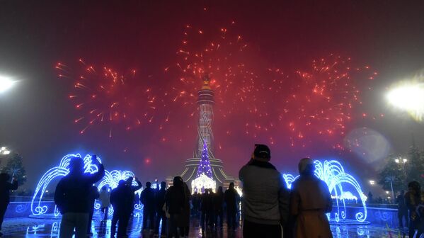 Оташбозӣ дар Душанбе дар остонаи соли нави милодӣ. Оташбозӣ дар Душанбе дар остонаи соли нави милодӣ. - Sputnik Тоҷикистон