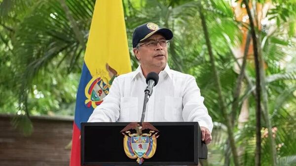 Савганд хӯрда будам, ки дигар ҳеҷ гоҳ ба силоҳ даст намерасонам*, аммо барои ватанам ман боз онро мегирам, ки аслан намехоҳам, - гуфт президенти Колумбия пас аз айбдоркуниҳои Трамп - Sputnik Тоҷикистон