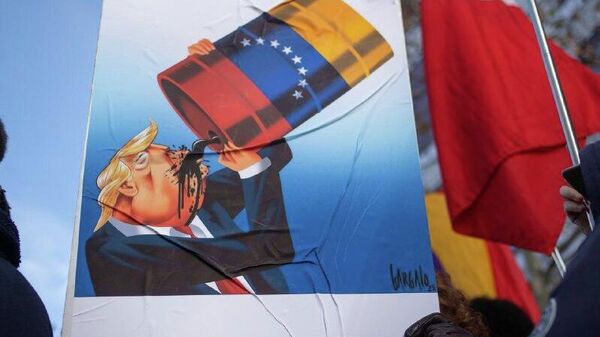 Маъмурияти Трамп аллакай бо ширкатҳои нафтӣ дар масъалаи Венесуэла мулоқотҳо ба нақша гирифтааст, менависад Reuters - Sputnik Тоҷикистон