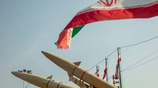 Артиши Эрон ва Сипоҳи Посдорони Инқилоб дар ҳолати омодабоши пурраи ҷангӣ қарор доранд, гуфт мушовири фармондеҳи Сипоҳ - Sputnik Тоҷикистон