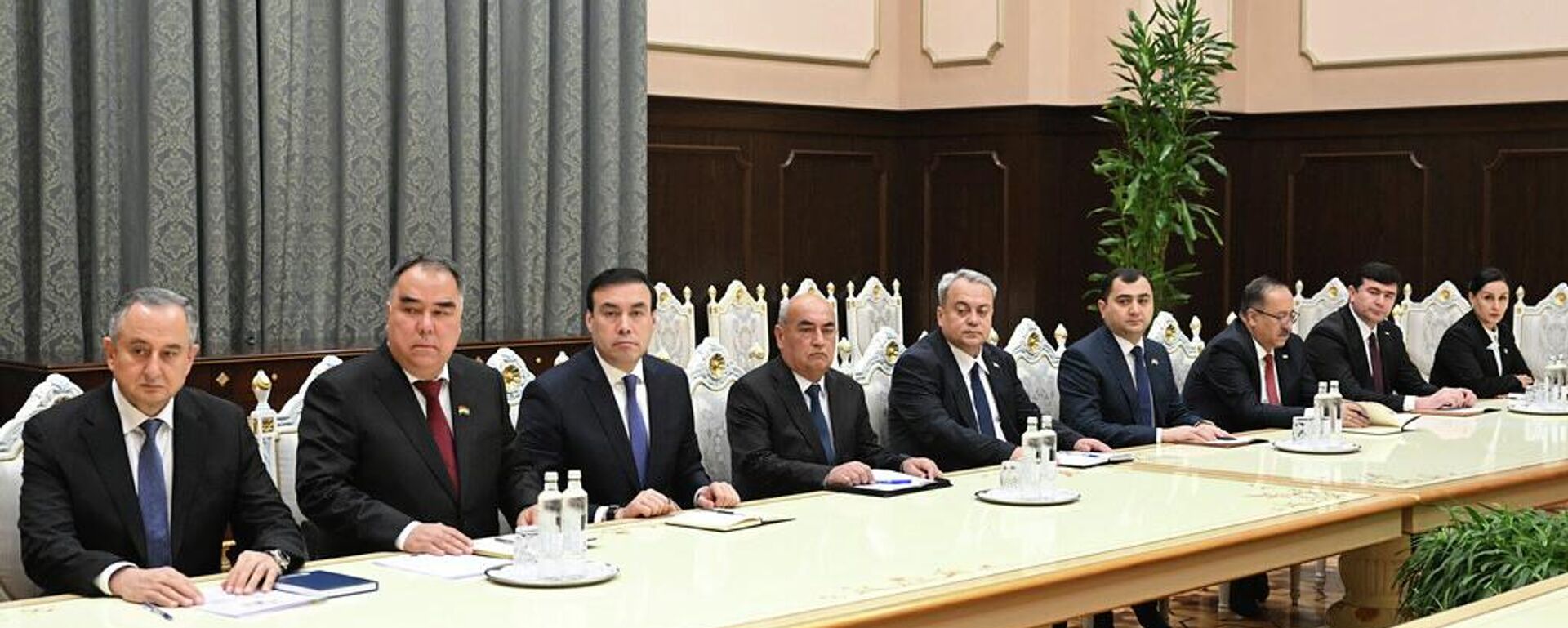 Раисони нави 9 шаҳру навоҳии Суғду Хатлон - Sputnik Тоҷикистон, 1920, 07.01.2026