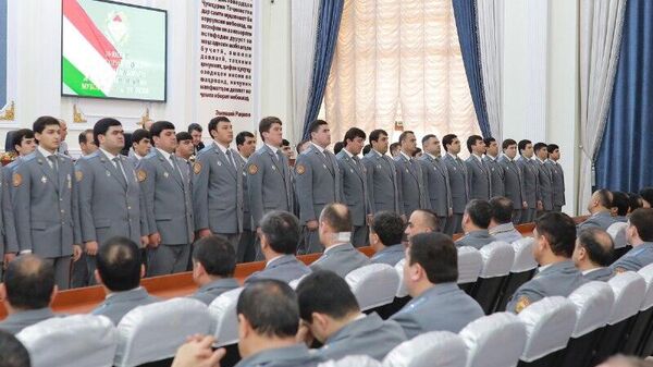 Мутахассисони ҷавоне, ки ба хизмат дар Ожонси зидди фасоди Тоҷикистон қабул гардиданд, савганд ёд карданд - Sputnik Тоҷикистон