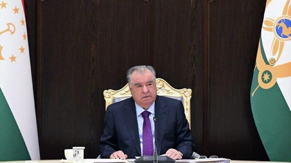 Эмомалӣ Раҳмон роҳбарони навро ба Додгоҳи Олӣ ва Додгоҳи олии иҷтисодӣ таъин кард - Sputnik Тоҷикистон