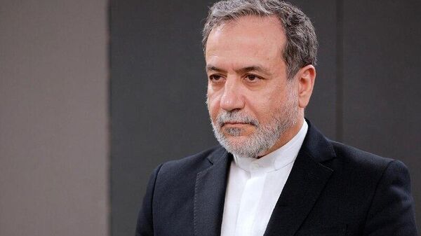 Алайҳи Эрон ҷанги террористӣ роҳандозӣ шудааст, гуфт вазири корҳои хориҷӣ Ароқчӣ дар мулоқот бо сафирони хориҷӣ - Sputnik Тоҷикистон