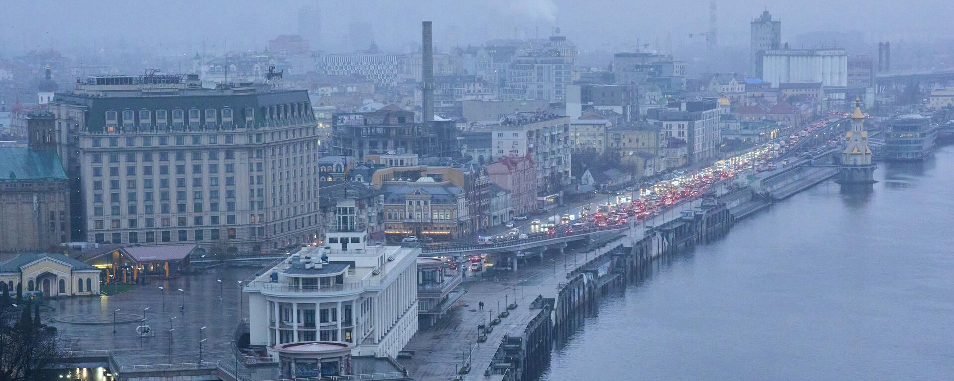 Вид Киева во время отключения электроэнергии 3 декабря 2025 года.  - Sputnik Тоҷикистон, 1920, 12.01.2026