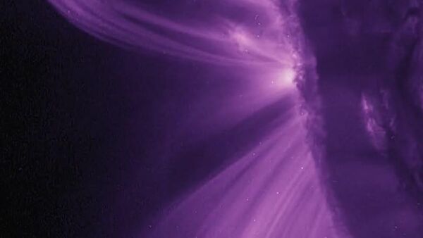 Готовьте магнитометры: к Земле поворачивается активный центр Солнца - Sputnik Таджикистан