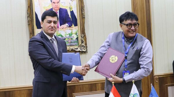 Подписание соглашения между Комитетом по охране окружающей среды при Правительстве Республики Таджикистан и Программой развития Организации Объединённых Наций (UNDP)  - Sputnik Тоҷикистон