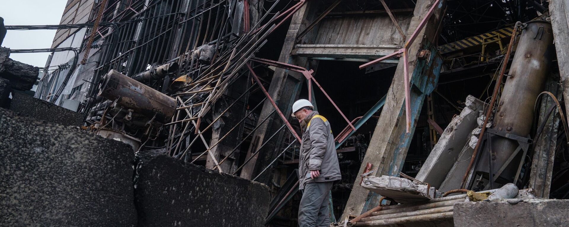 Последствия ракетного удара России по электростанции ДТЭК на Украине - Sputnik Таджикистан, 1920, 13.01.2026