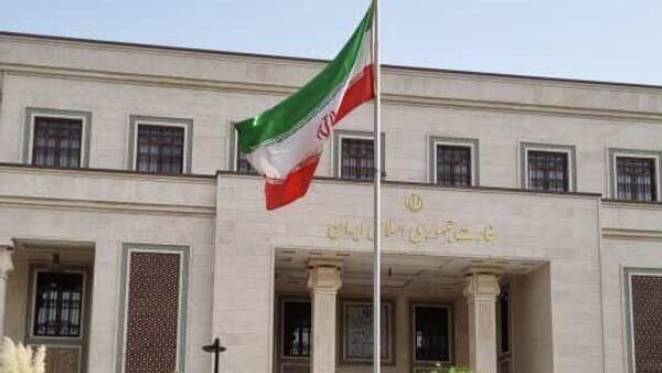 Флаг посольства Ирана в Таджикистане приспустили в знак памяти о погибших в протестах - Sputnik Таджикистан
