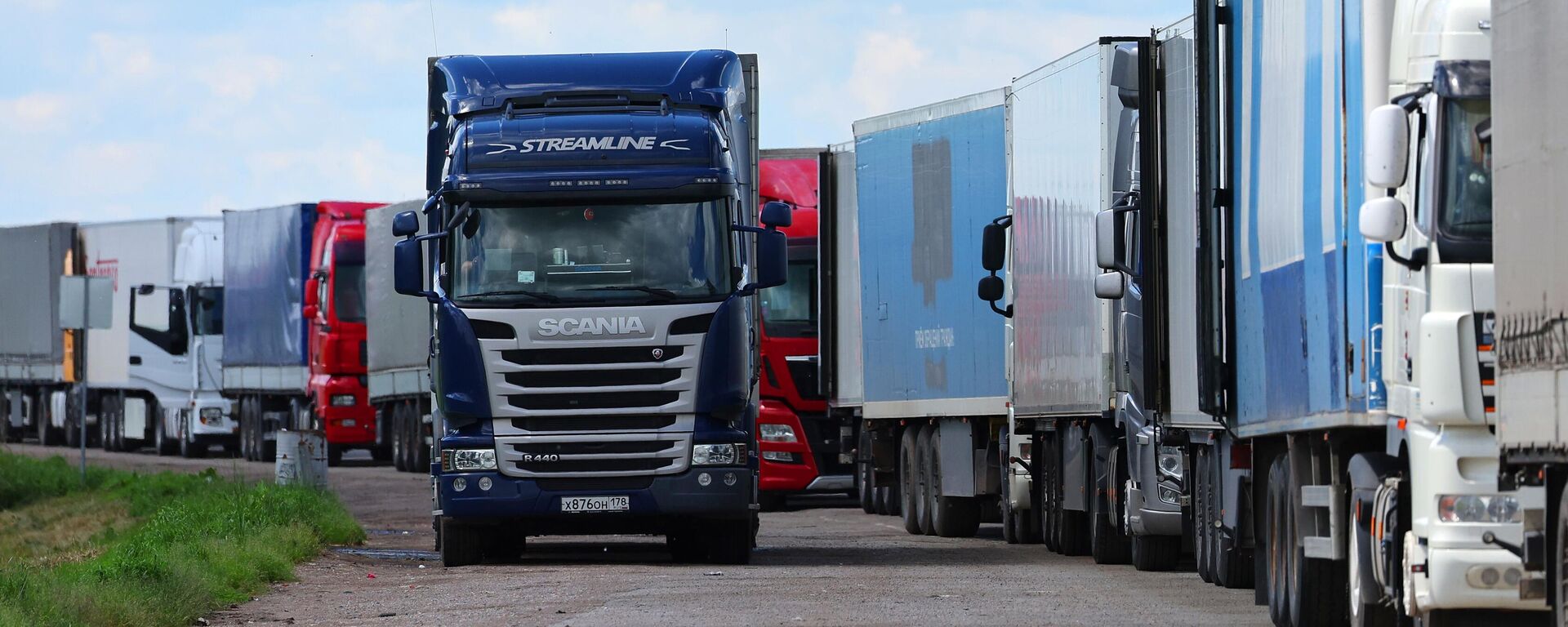 Грузовые перевозки. Иллюстративное фото - Sputnik Тоҷикистон, 1920, 14.01.2026