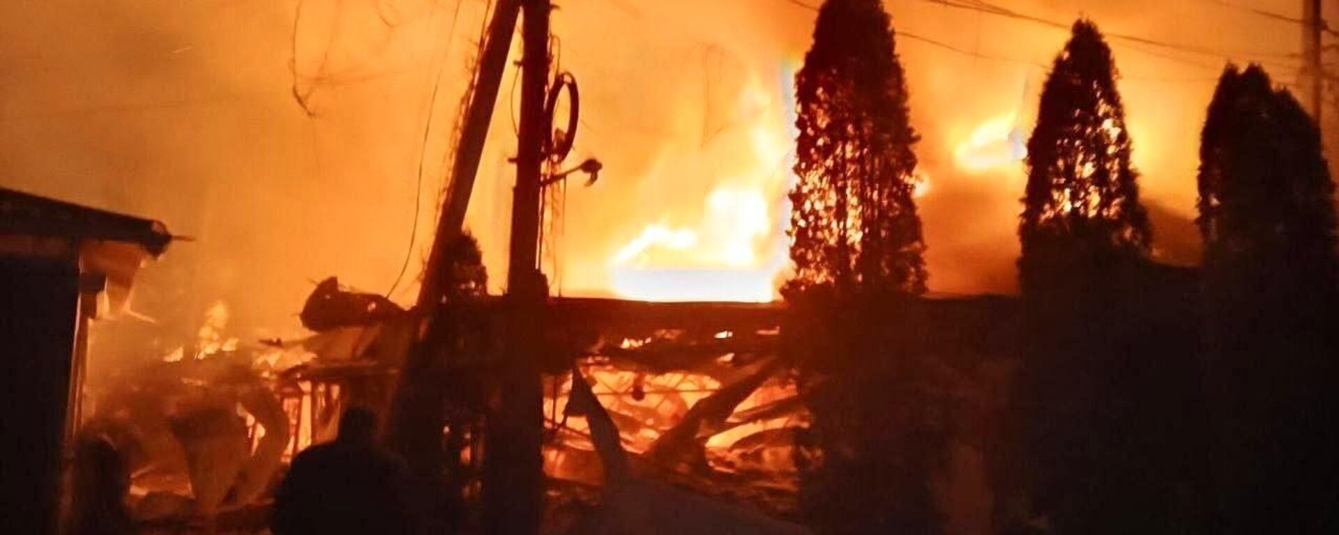 Последствия атаки БПЛА ВСУ на поселок Хорлы в Херсонской области  - Sputnik Тоҷикистон, 1920, 02.01.2026