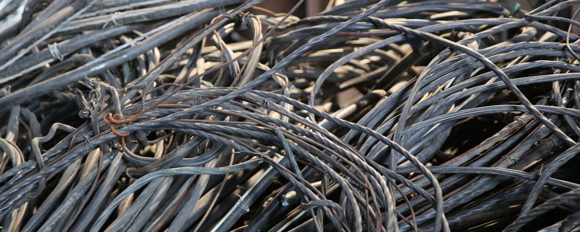 Металлолом для переплавки на производстве ЧАО Завод алюминиевых профилей  - Sputnik Таджикистан, 1920, 16.01.2026