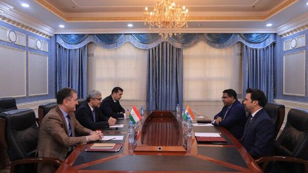 Дар Душанбе ҳамкориҳои Тоҷикистону Ҳиндустон баррасӣ шуд - Sputnik Тоҷикистон