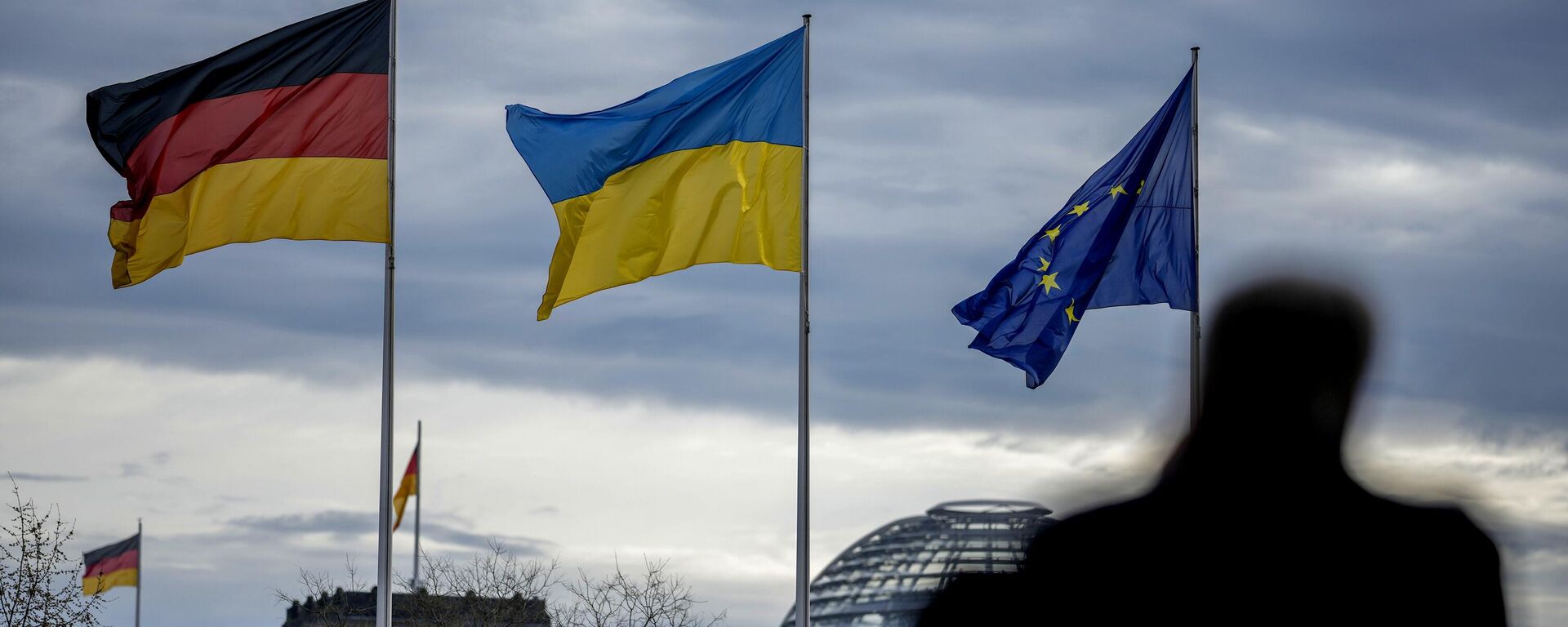 Флаги Германии, Украины и ЕС в Берлине  - Sputnik Таджикистан, 1920, 21.05.2026