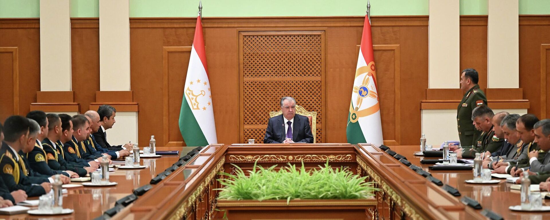 Президент Республики Таджикистан Эмомали Рахмон произвел кадровые назначения  - Sputnik Тоҷикистон, 1920, 16.01.2026